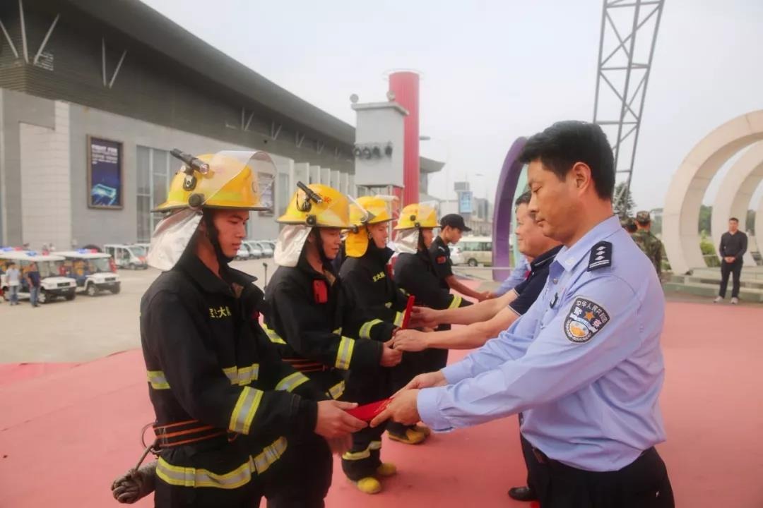 沙井街道2018年消防大比武總結(jié)暨今冬明春火災(zāi)防控部署大會(huì)在中亞園區(qū)召開(kāi)